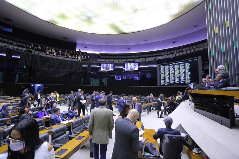 Câmara pode votar PECs do estado de emergência e do piso da enfermagem nesta terça-feira Câmara pode votar PECs do estado de emergência e do piso da enfermagem nesta terça-feira