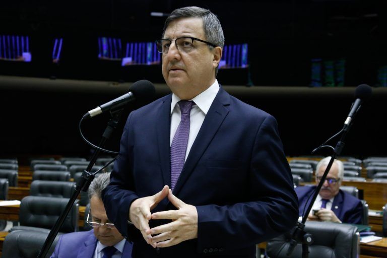 Câmara aprova em 1° turno texto base da PEC do estado de emergência Câmara aprova em 1° turno texto base da PEC do estado de emergência