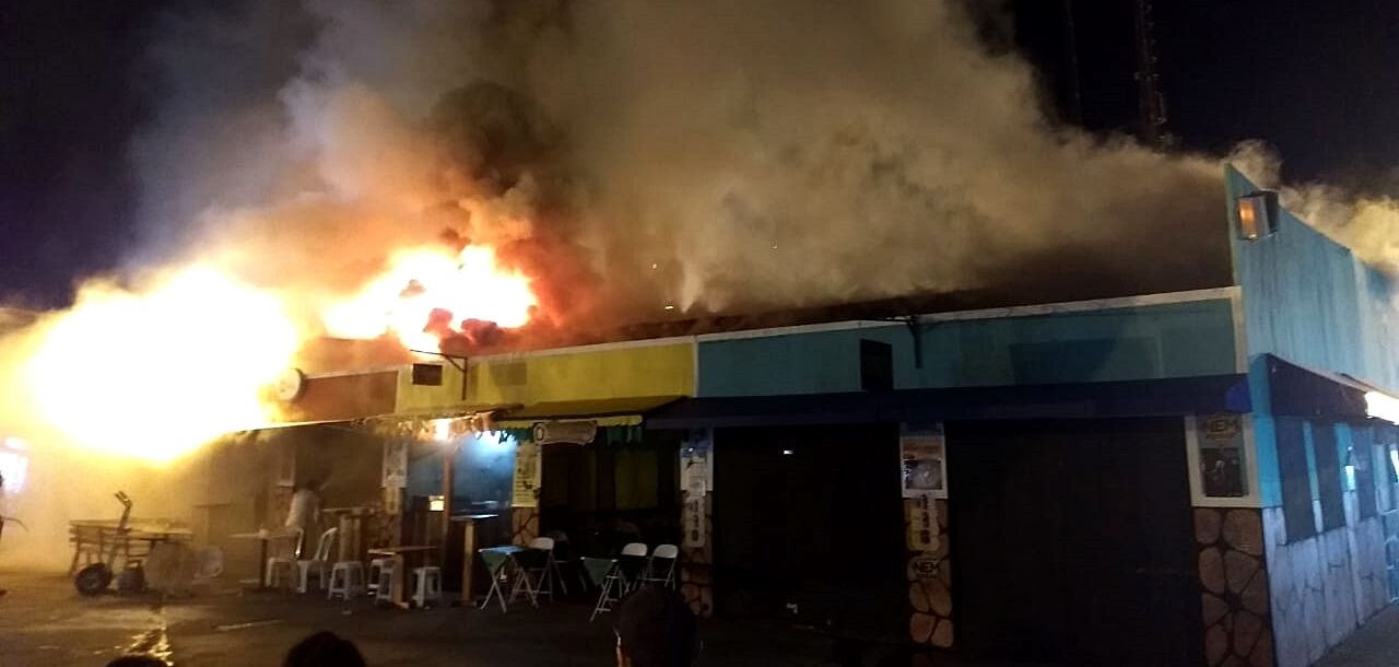 Vídeo da câmera de segurança mostra início do incêndio no Parque do Povo Vídeo da câmera de segurança mostra início do incêndio no Parque do Povo