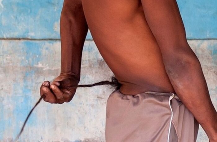 Indiano com rabo de 37 centímetros é tido como deus encarnado Indiano com rabo de 37 centímetros é tido como deus encarnado