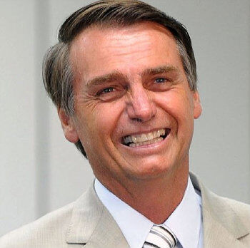 Irritado com barulho, Bolsonaro promove foguetório em hotel da Itália no Rio