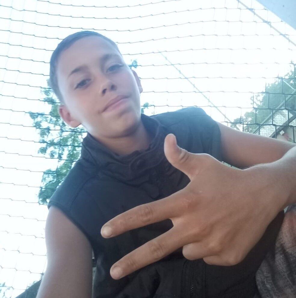 Família encontra corpo de menino de 14 anos enterrado em quintal Família encontra corpo de menino de 14 anos enterrado em quintal