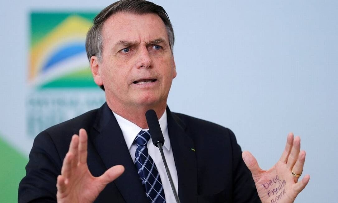 Cocozinho petrificado de índio barra licenciamento de obras, diz Bolsonaro