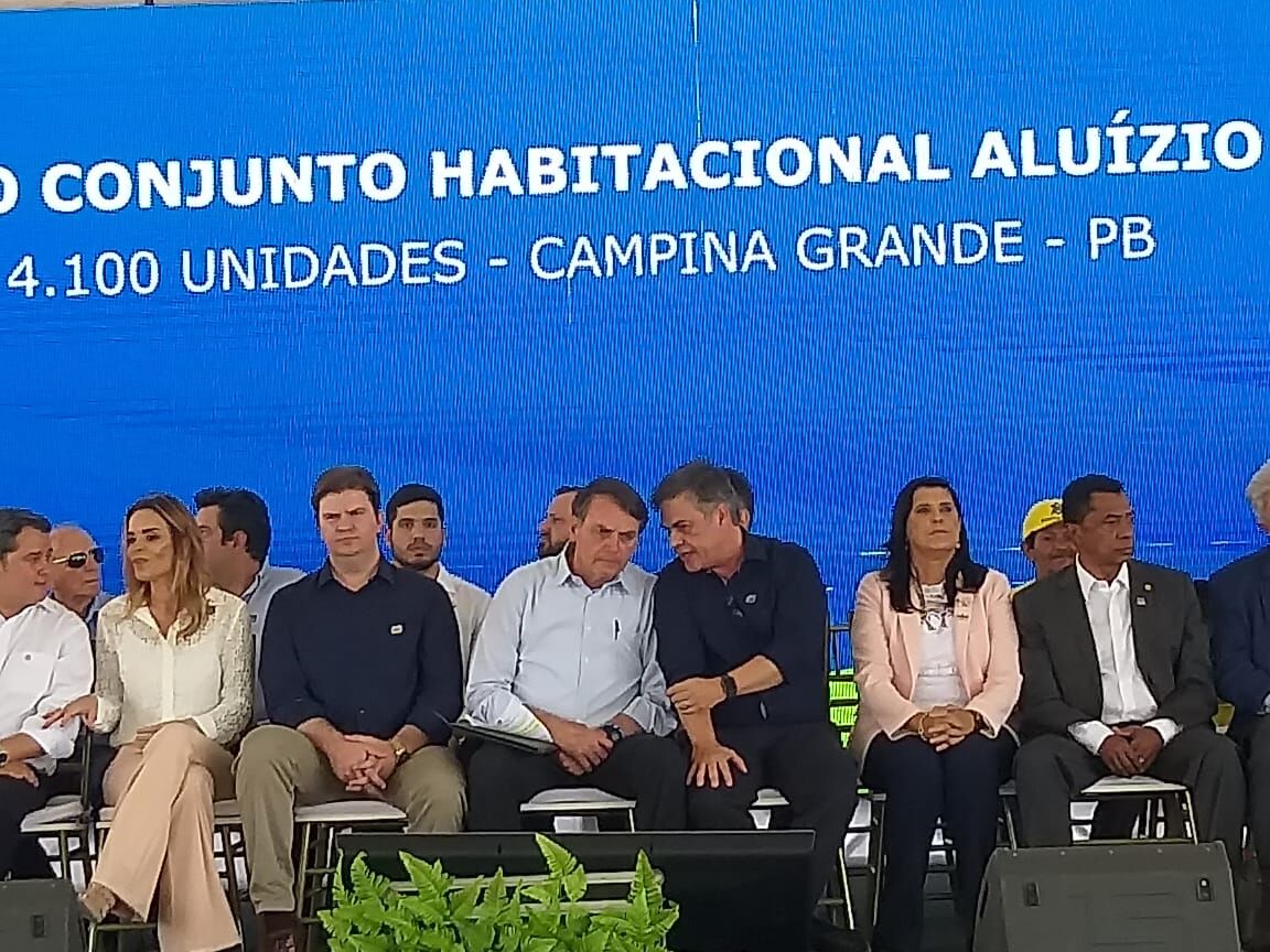 Cássio Cunha Lima rouba a cena em inauguração do Aluízio Campos e é elogiado por Bolsonaro Cássio Cunha Lima rouba a cena em inauguração do Aluízio Campos e é elogiado por Bolsonaro