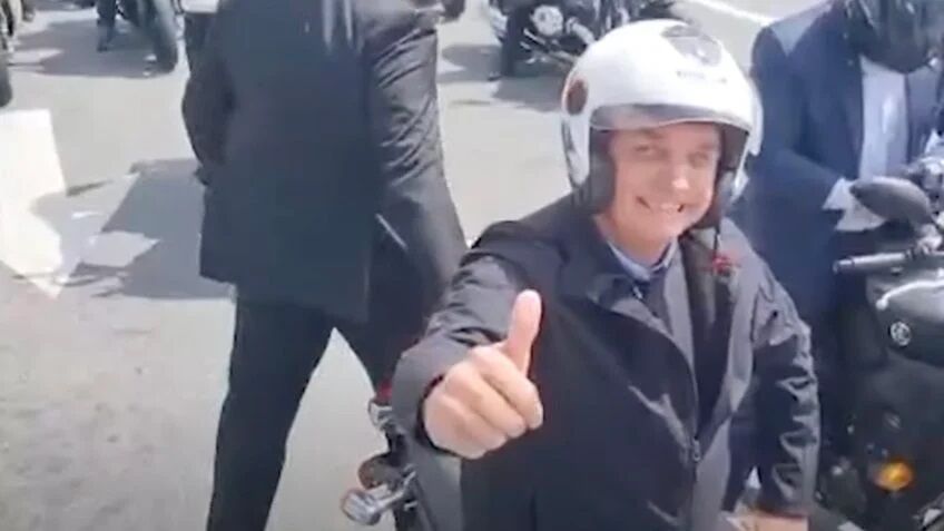 Em Orlando, Bolsonaro vai a motociata, fala a evangélicos e diz que pode ver Trump até as eleições Em Orlando, Bolsonaro vai a motociata, fala a evangélicos e diz que pode ver Trump até as eleições