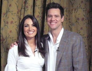 Jim Carrey experimenta açaí em entrevista para o Fantástico Jim Carrey experimenta açaí em entrevista para o Fantástico