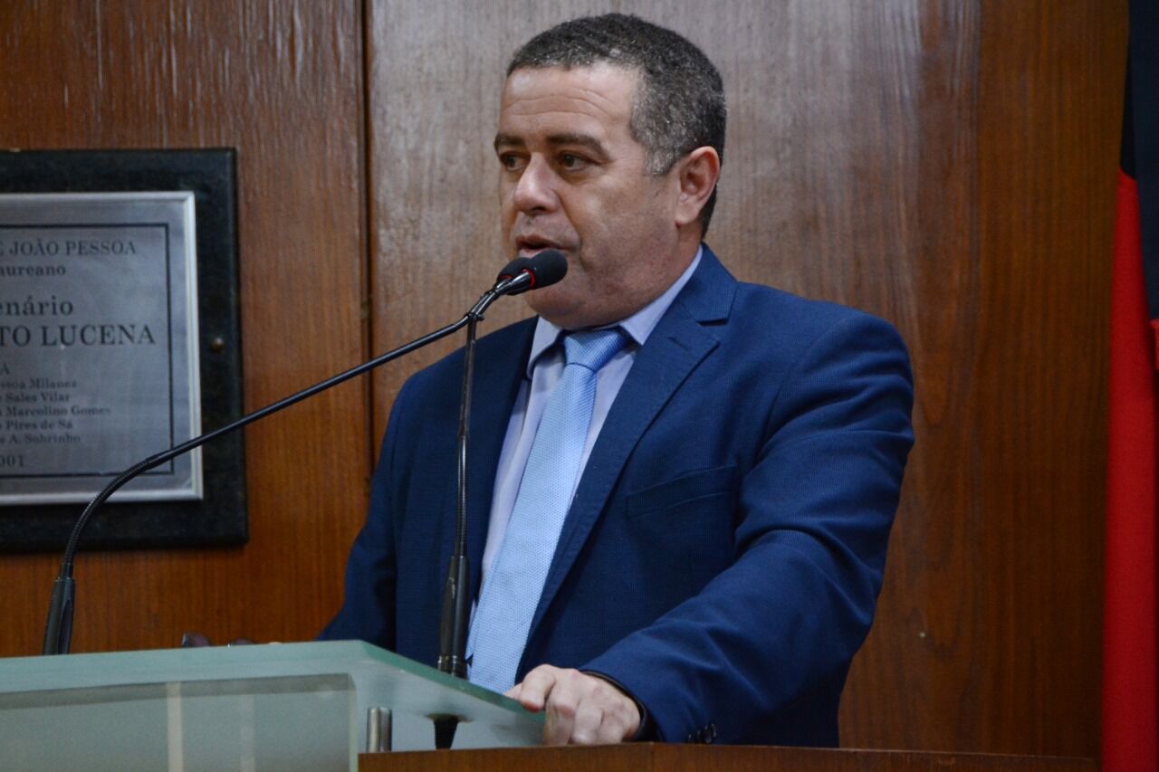 PSL anuncia apoio à pré-candidatura de João Almeida e indica Carlisson Figueiredo como vice em João Pessoa PSL anuncia apoio à pré-candidatura de João Almeida e indica Carlisson Figueiredo como vice em João Pessoa