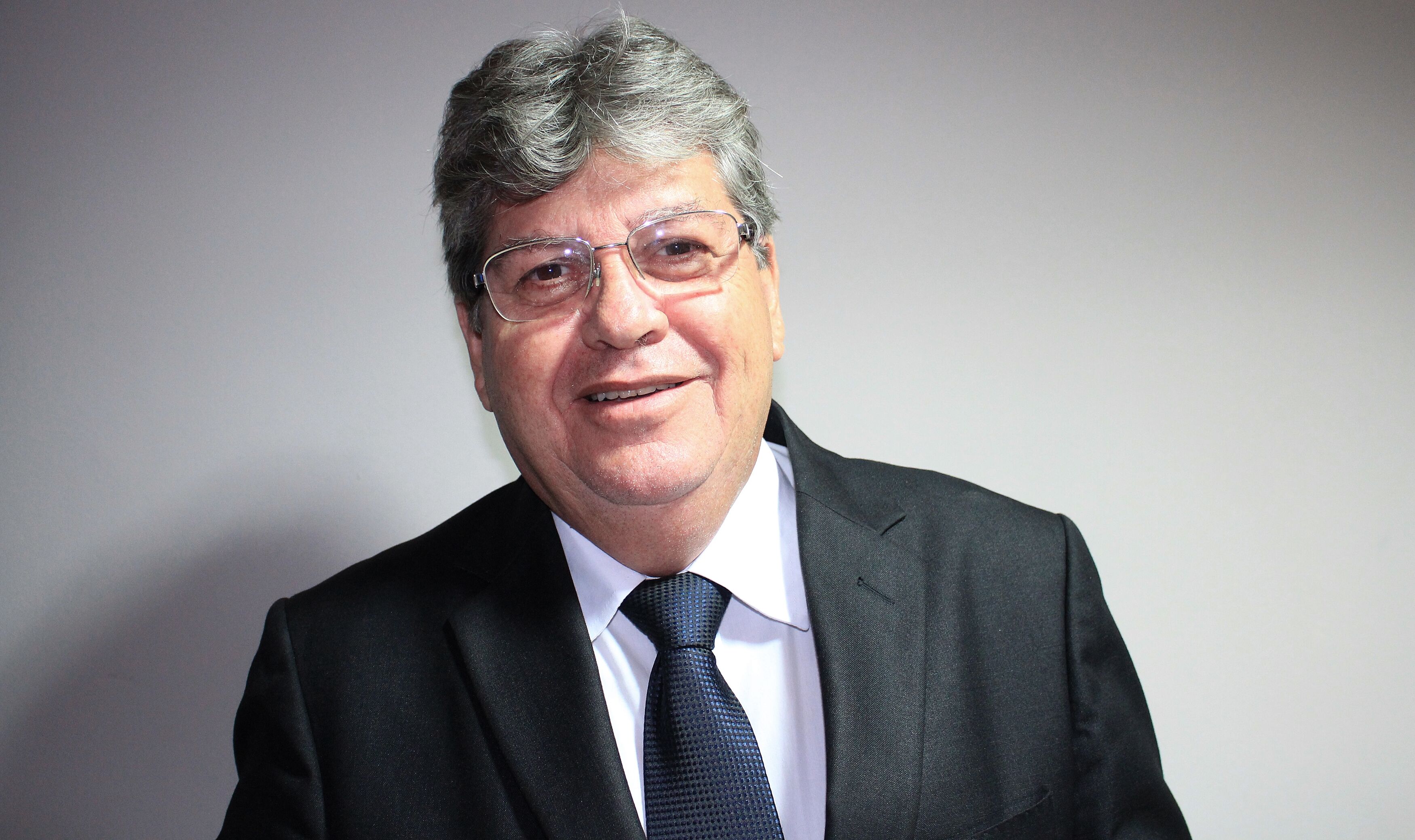 João Azevedo diz que para governar a PB é preciso mais experiência do que de um bloco de carnaval João Azevedo diz que para governar a PB é preciso mais experiência do que de um bloco de carnaval