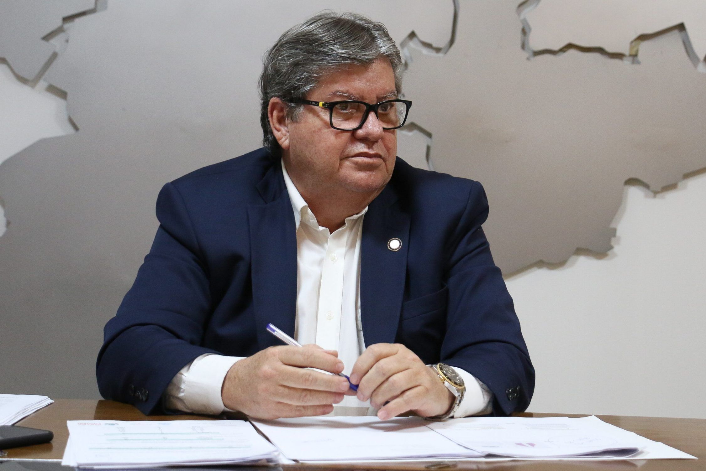 João Azevêdo oficializa saída do Cidadania em conversa com o presidente da legenda, Roberto Freire: "entro e saio de cabeça erguida" João Azevêdo oficializa saída do Cidadania em conversa com o presidente da legenda, Roberto Freire: "entro e saio de cabeça erguida"