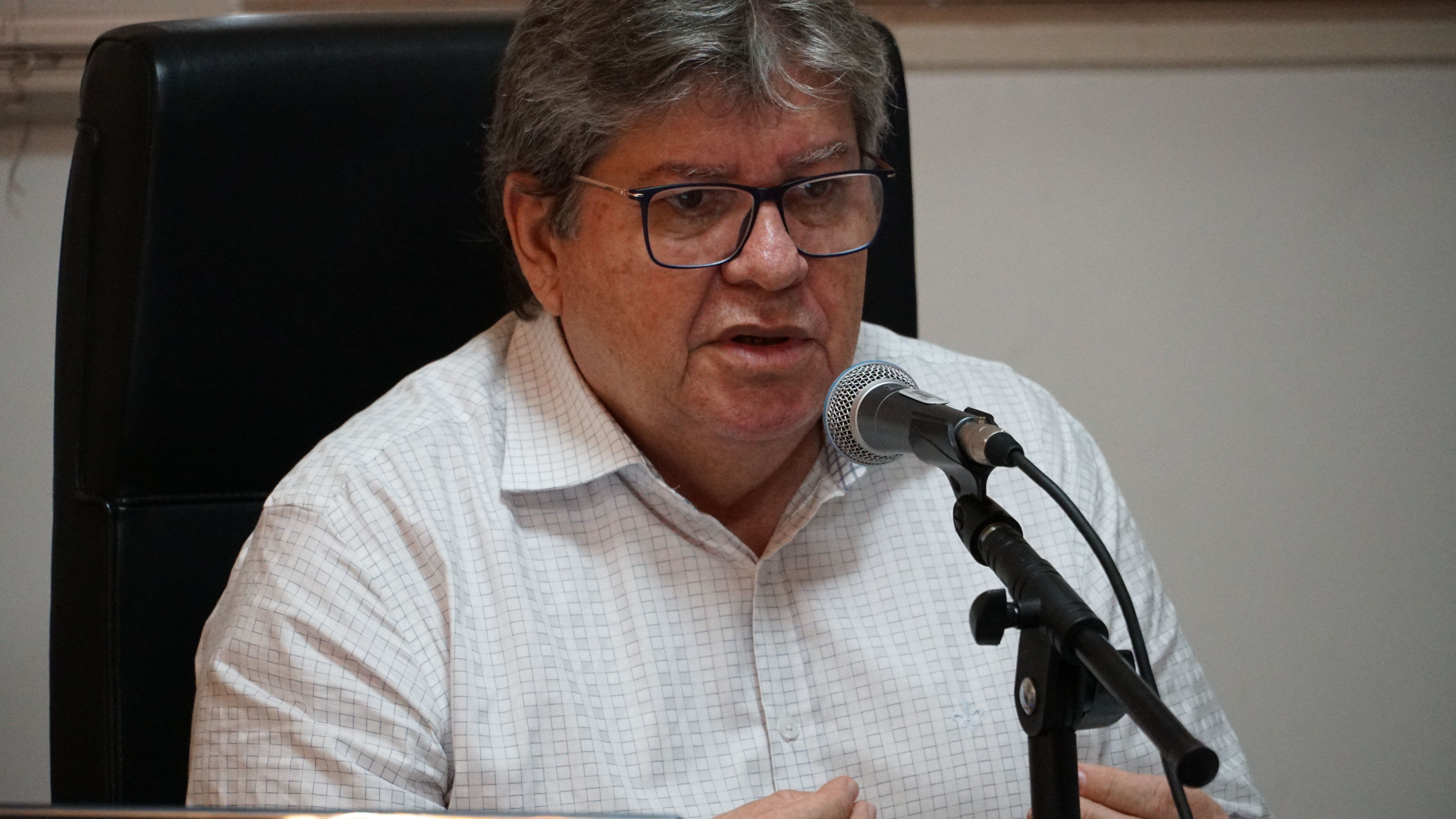 João Azevêdo lamenta mês sem avanços na gestão da saúde após saída de Teich: 'agora mais um vácuo' João Azevêdo lamenta mês sem avanços na gestão da saúde após saída de Teich: 'agora mais um vácuo'