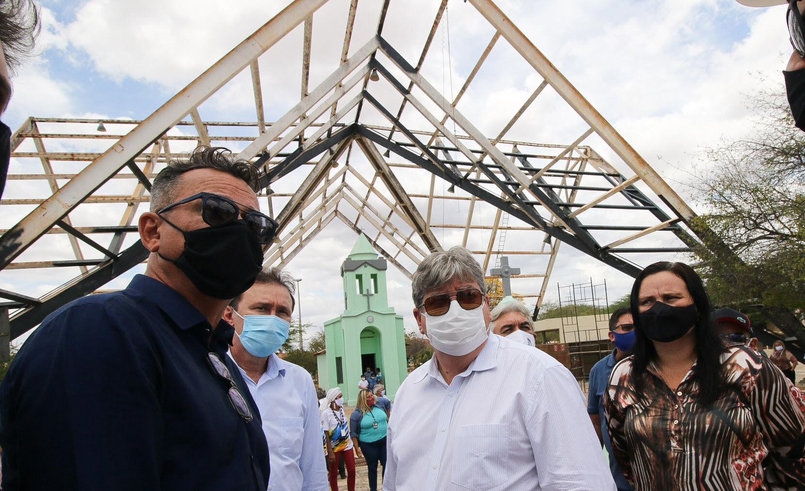 João Azevêdo visita obras habitacionais e parque religioso em Patos com investimentos de mais de R$ 189 milhões