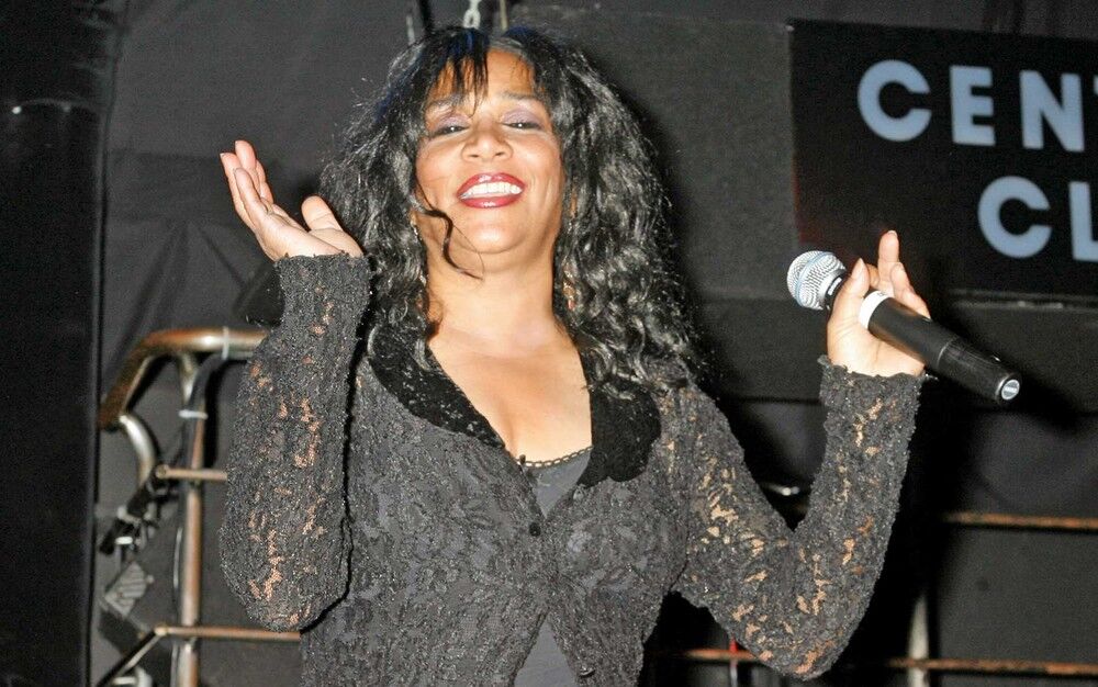 Morre aos 60 anos a cantora Joni Sledge, do Sister Sledge, do sucesso 'We are family' Morre aos 60 anos a cantora Joni Sledge, do Sister Sledge, do sucesso 'We are family'