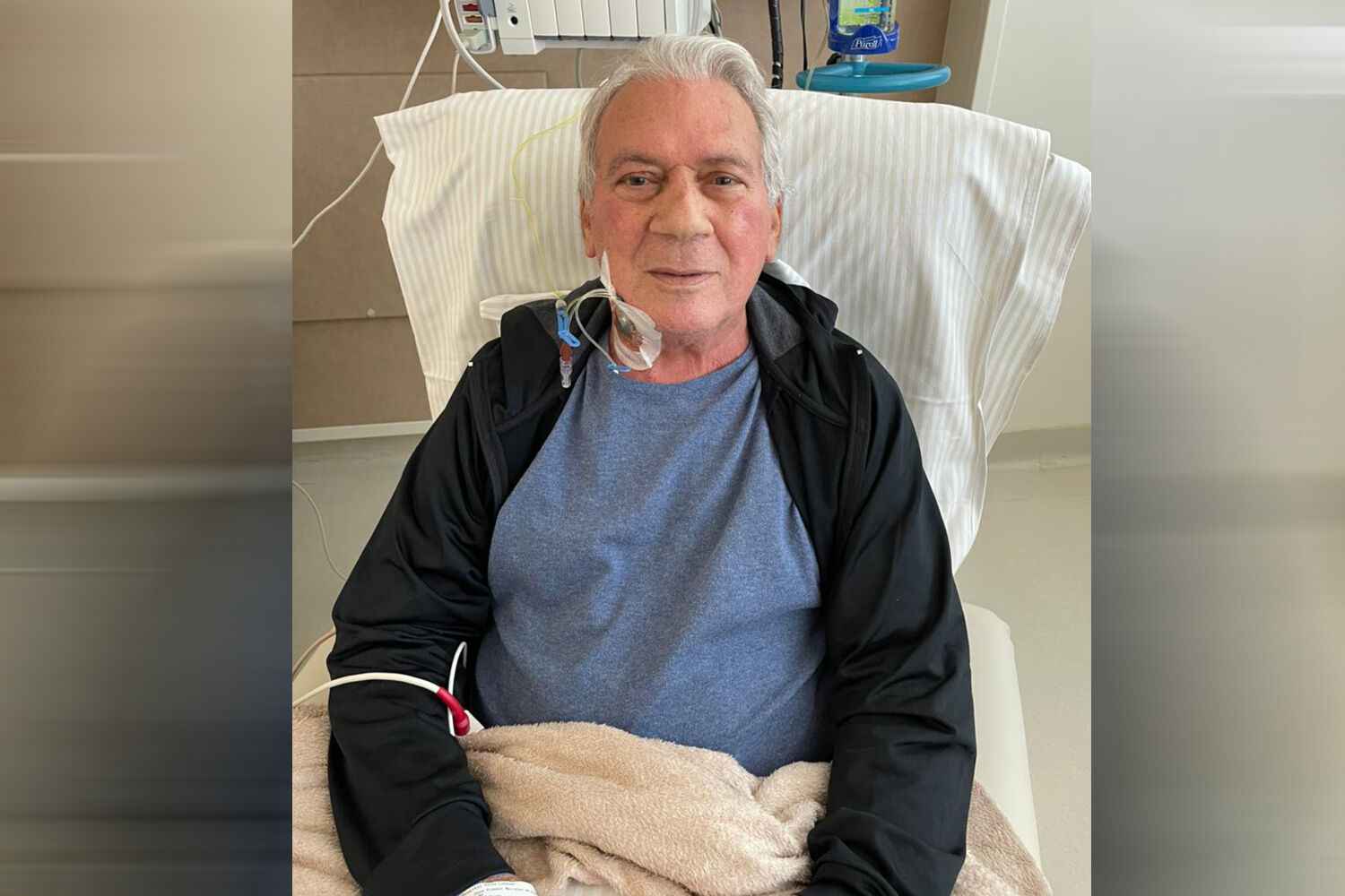 Prefeito de Cajazeiras, José Aldemir, já está em casa após passar 33 dias internado em São Paulo Prefeito de Cajazeiras, José Aldemir, já está em casa após passar 33 dias internado em São Paulo