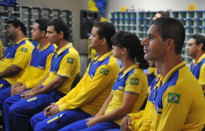 Jovem pula de carro em movimento após motorista de alternativo desviar caminho na Grande João Pessoa Jovem pula de carro em movimento após motorista de alternativo desviar caminho na Grande João Pessoa