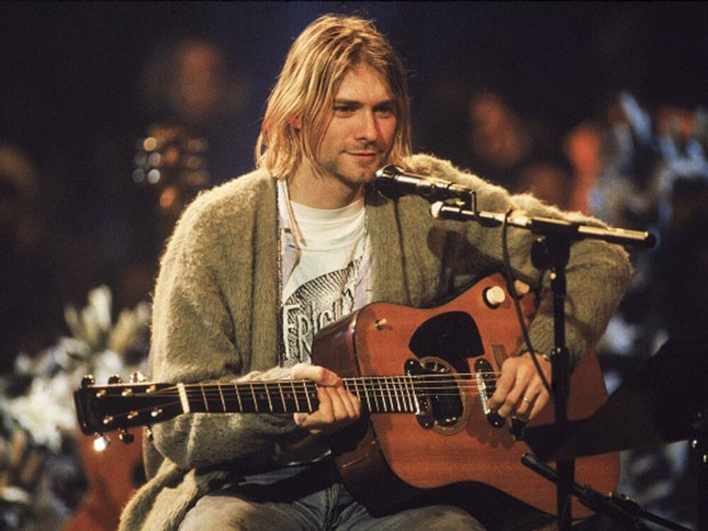 Casaco de Kurt Cobain cheio de marcas de cigarro é leiloado por US$ 334 mil Casaco de Kurt Cobain cheio de marcas de cigarro é leiloado por US$ 334 mil
