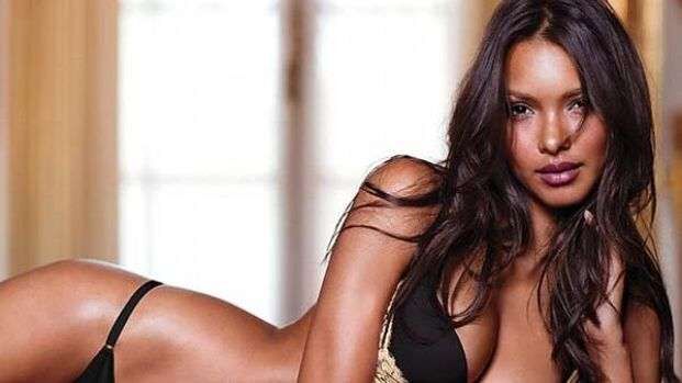 Laís Ribeiro aparece nua ao lado das demais angels da VS Laís Ribeiro aparece nua ao lado das demais angels da VS