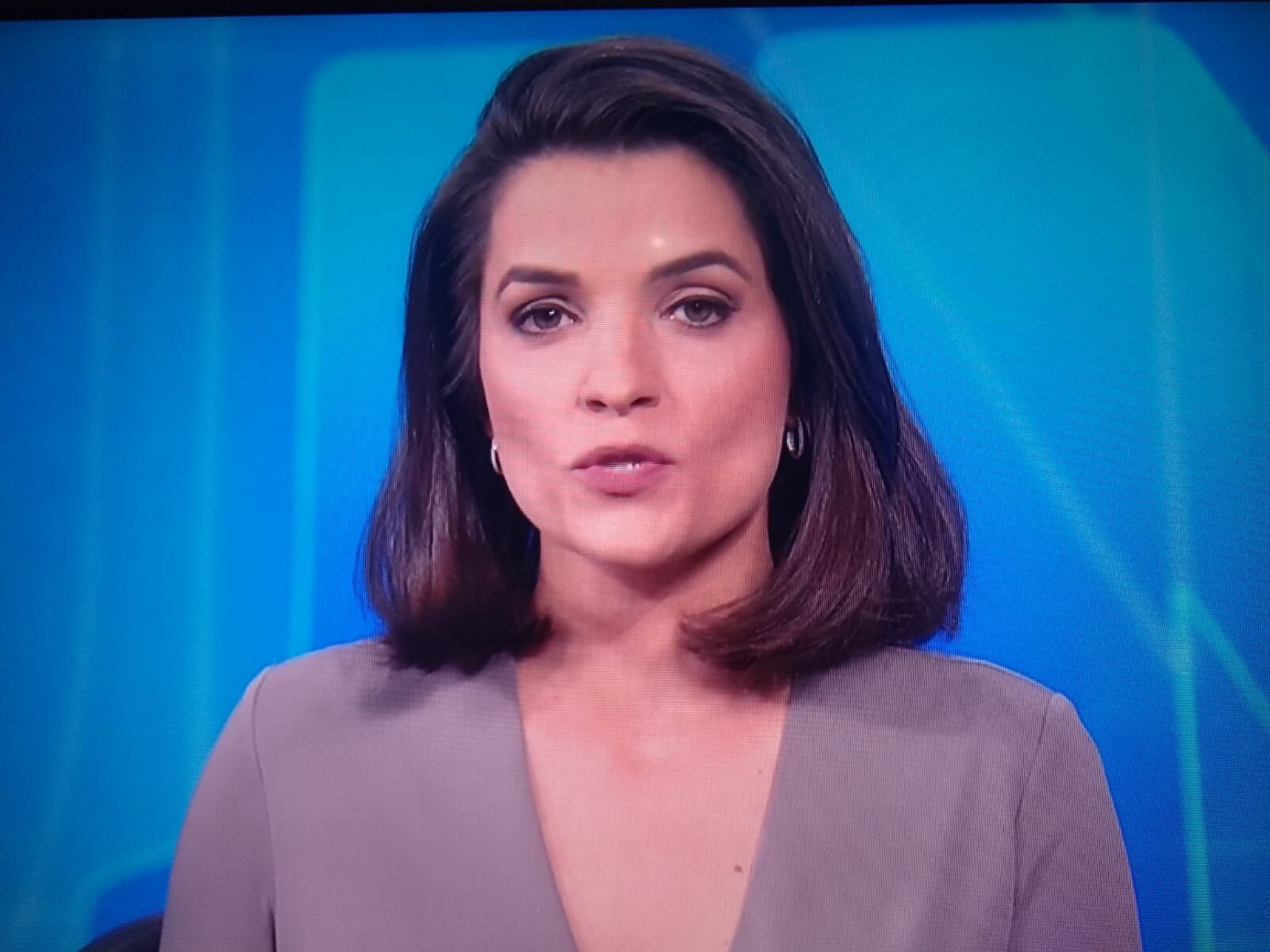 Larissa Pereira lê nota da TV Globo sobre pronunciamento do ex-presidente Lula contra emissora Larissa Pereira lê nota da TV Globo sobre pronunciamento do ex-presidente Lula contra emissora