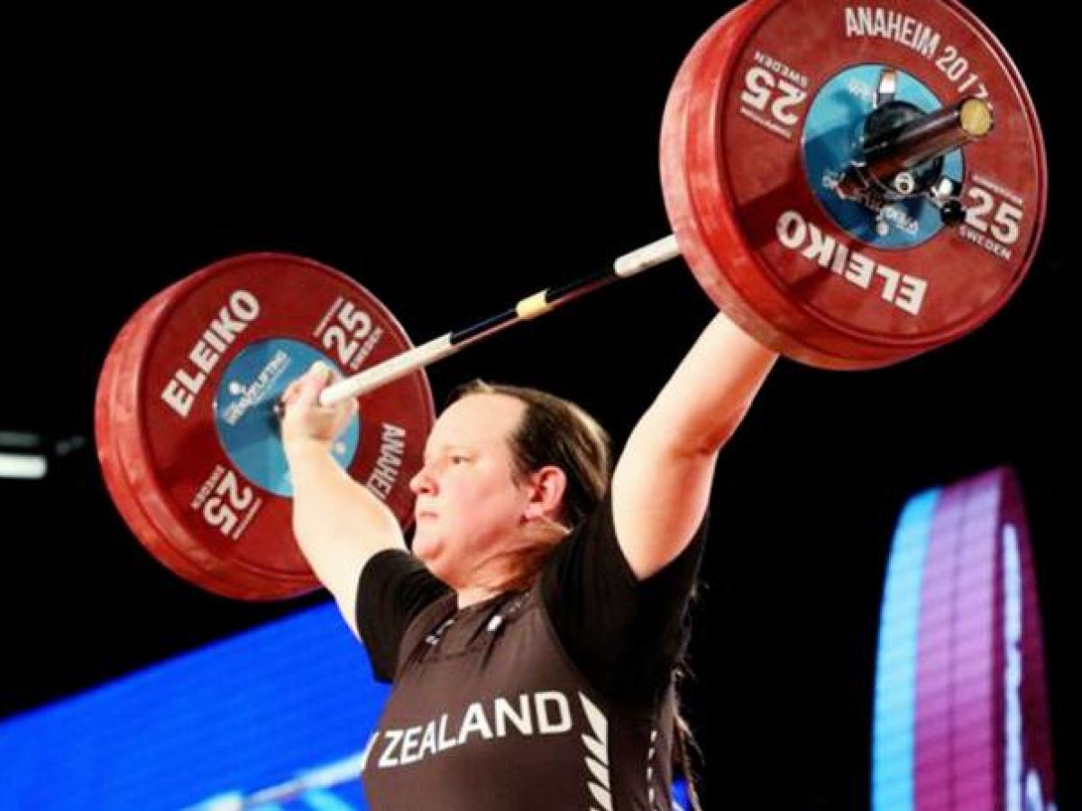 Primeira trans em Olimpíadas, Laurel Hubbard é eliminada na final do levantamento de peso Primeira trans em Olimpíadas, Laurel Hubbard é eliminada na final do levantamento de peso