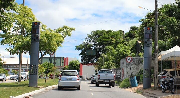 Lombadas eletrônicas de JP começam a multar motoristas que excederem 40km/h