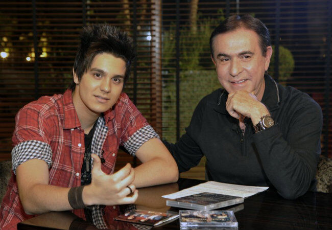 Luan Santana diz preferir viajar de ônibus após susto em avião Luan Santana diz preferir viajar de ônibus após susto em avião