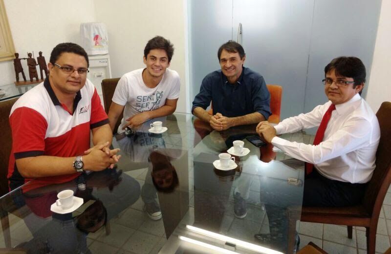 Filho de Shaolin e próximo 'Didi Mocó', ator Lucas Veloso faz visita a Campina Grande Filho de Shaolin e próximo 'Didi Mocó', ator Lucas Veloso faz visita a Campina Grande