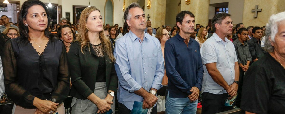 Lucélio Cartaxo vai a missa de 7º dia de Rômulo Gouveia Lucélio Cartaxo vai a missa de 7º dia de Rômulo Gouveia