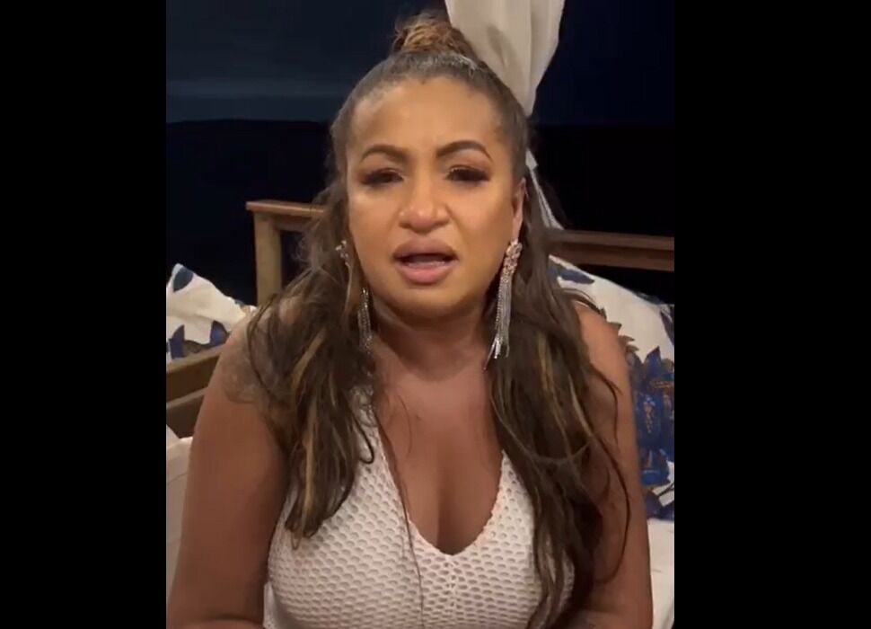Luciene Melo tem show interrompido, na Paraíba, após grupo em lancha acelerar motor e molhar equipamentos: "nos humilhou" Luciene Melo tem show interrompido, na Paraíba, após grupo em lancha acelerar motor e molhar equipamentos: "nos humilhou"
