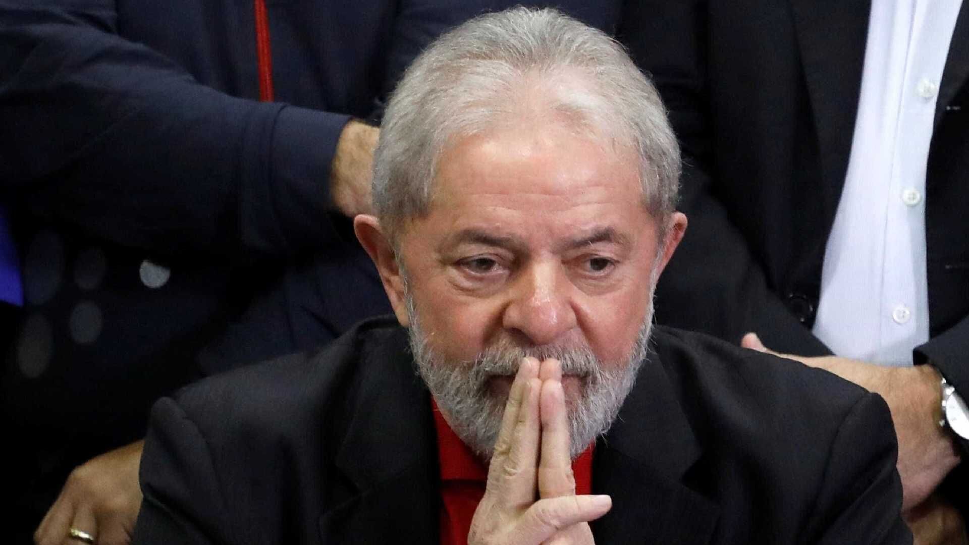 Lula chega em Campina Grande e embarca em helicóptero para seguir viagem até Santa Luzia Lula chega em Campina Grande e embarca em helicóptero para seguir viagem até Santa Luzia