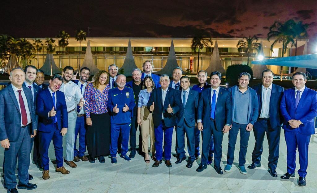 Lula se reúne com Aguinaldo Ribeiro, Hugo Motta e outros 15 deputados após aprovação da reforma tributária Lula se reúne com Aguinaldo Ribeiro, Hugo Motta e outros 15 deputados após aprovação da reforma tributária