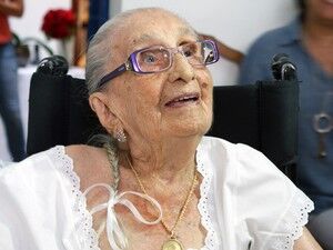 Mãe de Caetano e Maria Bethânia é internada após isquemia, diz filha Mãe de Caetano e Maria Bethânia é internada após isquemia, diz filha