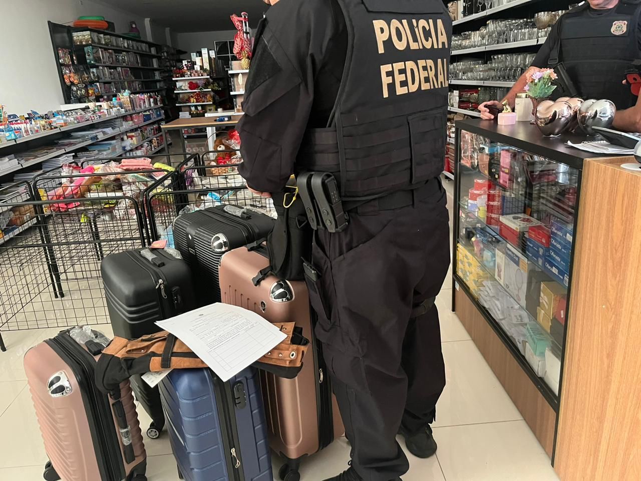 Servidor da Caixa é alvo de operação da Polícia Federal acusado de desviar R$ 23 milhões de contas judiciais Servidor da Caixa é alvo de operação da Polícia Federal acusado de desviar R$ 23 milhões de contas judiciais