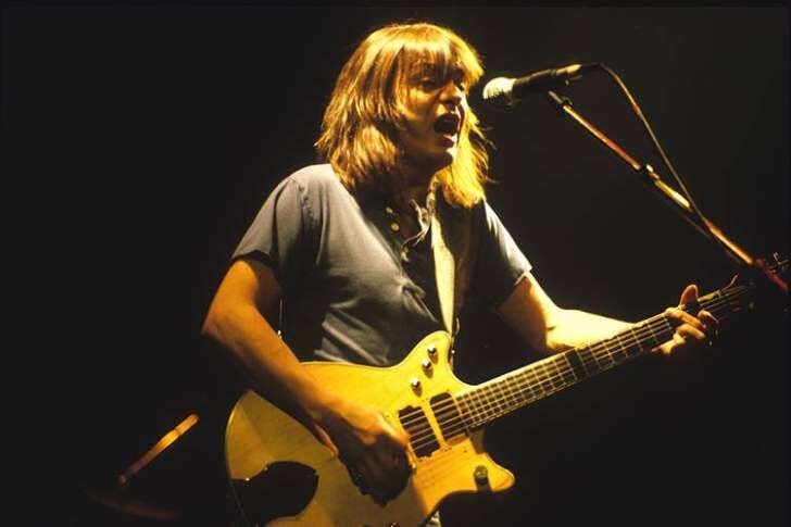 Malcolm Young, guitarrista do AC/DC, morre aos 64 anos