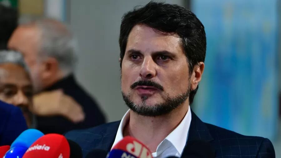 Após ser alvo da PF, senador Marcos do Val se licencia do cargo e deixa CPMI