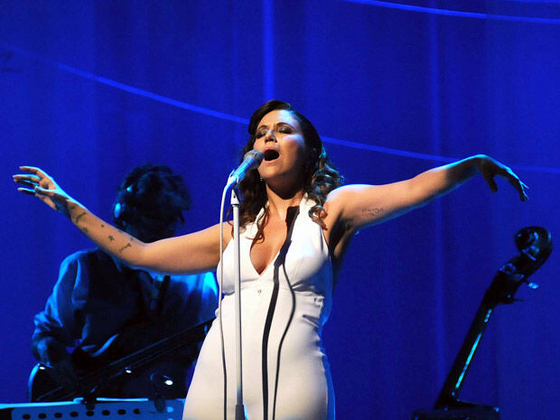 Maria rita inicia turnê em homenagem à Elis Regina Maria rita inicia turnê em homenagem à Elis Regina