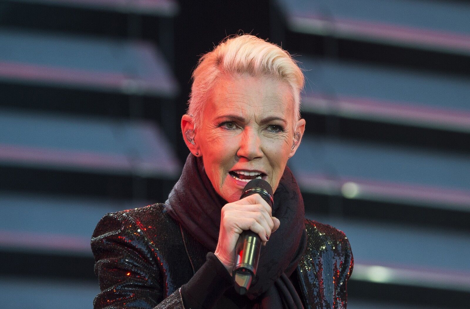 Marie Fredriksson, vocalista do Roxette, morre aos 61 anos Marie Fredriksson, vocalista do Roxette, morre aos 61 anos