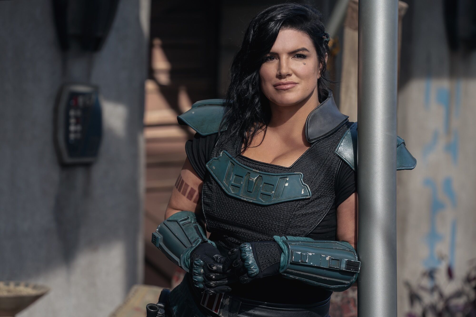 Postagem citando democratas e nazistas faz Gina Carano ser demitida pela LucasFilm