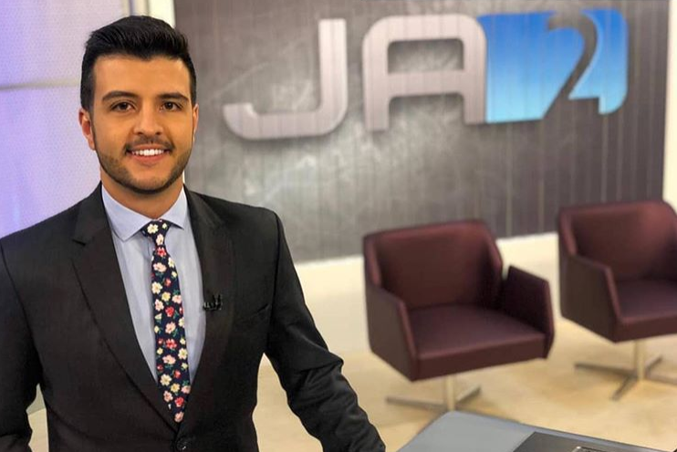 Matheus Ribeiro, 1º gay assumido do JN, afirma que competência vai além da orientação sexual Matheus Ribeiro, 1º gay assumido do JN, afirma que competência vai além da orientação sexual