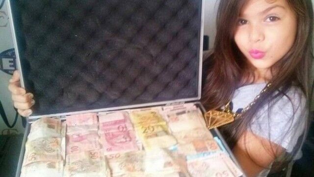 Mc Melody, de 8 anos, fatura até R$ 40 mil ao mês com carreira polêmica Mc Melody, de 8 anos, fatura até R$ 40 mil ao mês com carreira polêmica