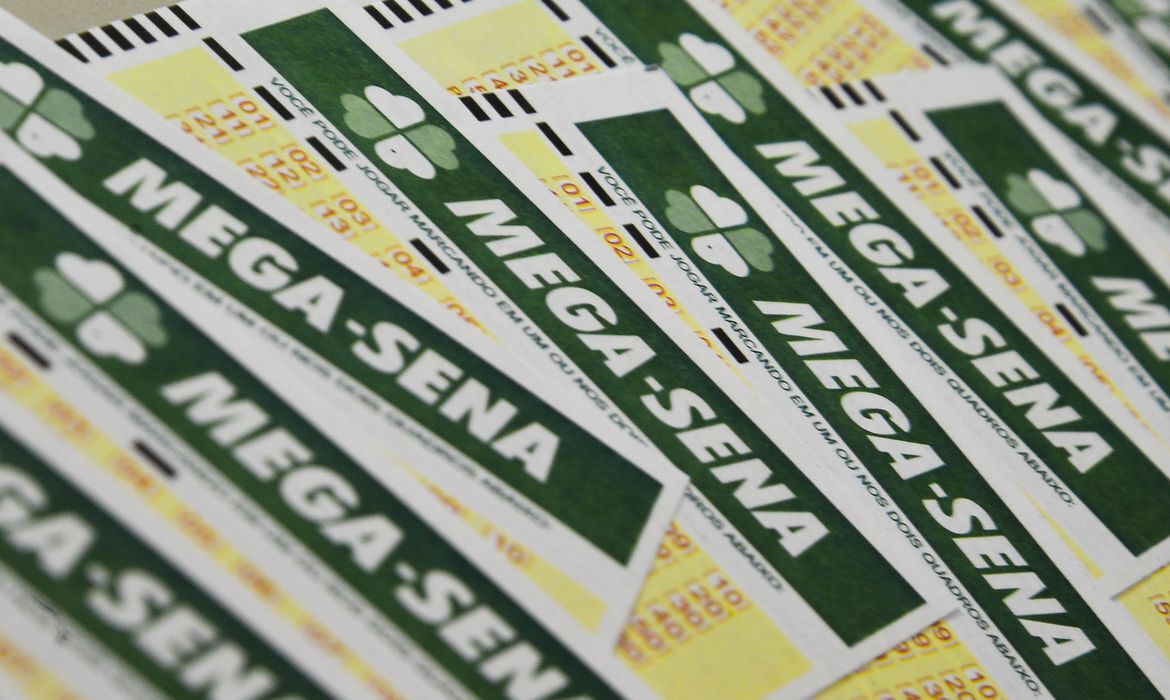 Aposta acerta cinco números na mega-sena e fatura R$ 100 mil na Paraíba Aposta acerta cinco números na mega-sena e fatura R$ 100 mil na Paraíba