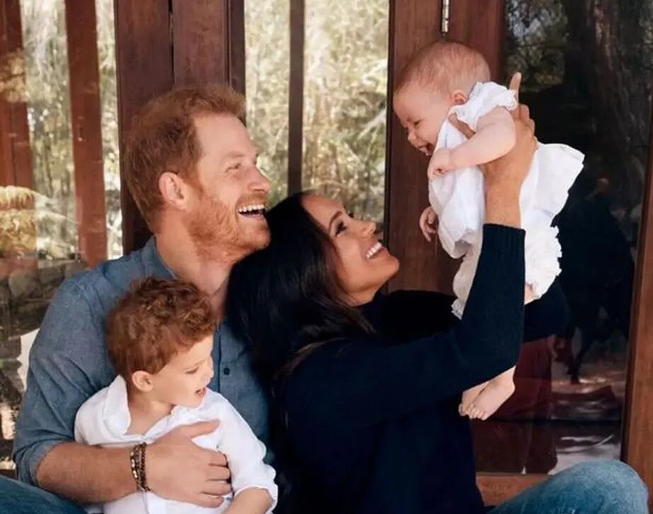 Filhos de Harry e Meghan Markle passam a ser chamados de príncipe e princesa Filhos de Harry e Meghan Markle passam a ser chamados de príncipe e princesa