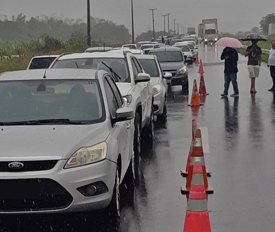 BR-101 é interditada entre Natal e João Pessoa após rio Curimataú transbordar BR-101 é interditada entre Natal e João Pessoa após rio Curimataú transbordar