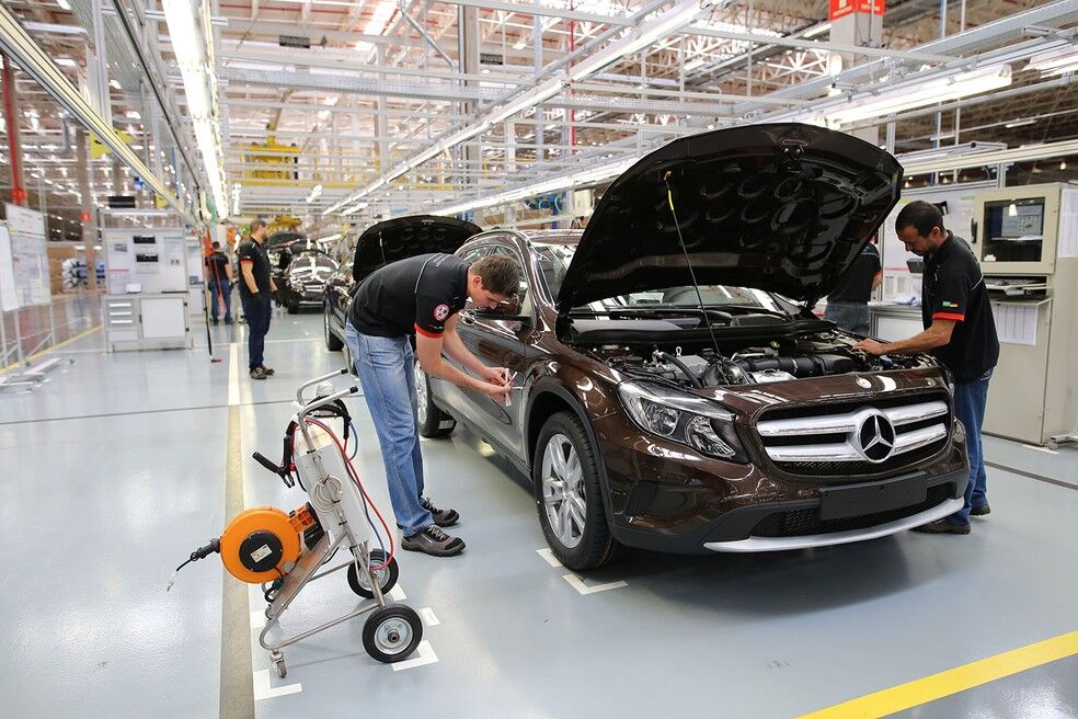 Mercedes-Benz encerra produção de automóveis no Brasil Mercedes-Benz encerra produção de automóveis no Brasil