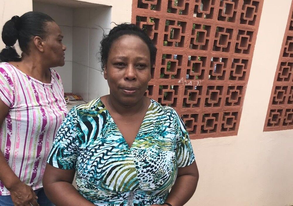 Merendeira afirma que ajudou a esconder 50 estudantes na cozinha durante ataque a escola Merendeira afirma que ajudou a esconder 50 estudantes na cozinha durante ataque a escola