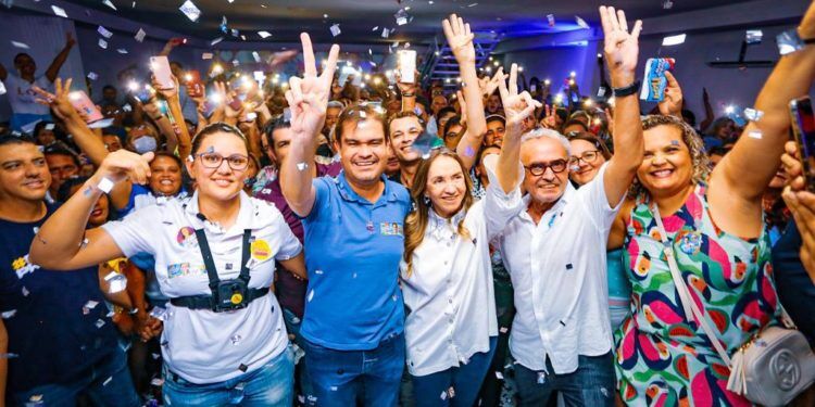 Após anunciar apoio a Ruy Carneiro, Tenente Rebeca troca de candidato e escolhe apoiar Mersinho Lucena para deputado federal Após anunciar apoio a Ruy Carneiro, Tenente Rebeca troca de candidato e escolhe apoiar Mersinho Lucena para deputado federal