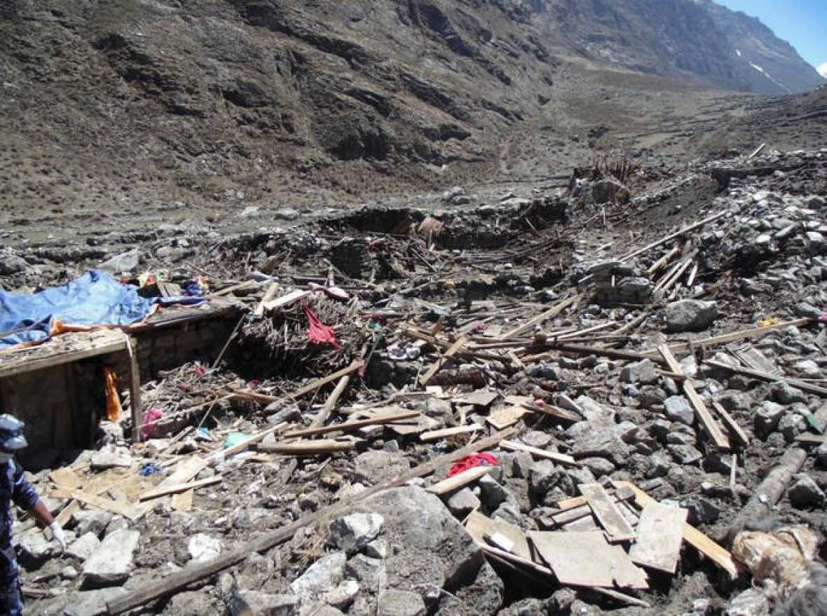 Meses após terremoto, corpos são localizados no Nepal