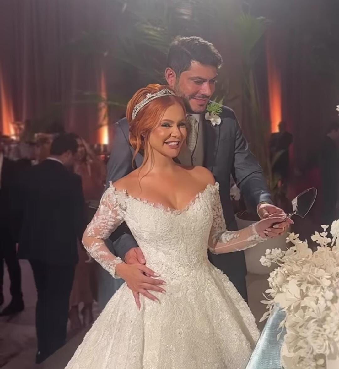 Casamento de Yugnir e Mirela tem shows de Safadão, Felipe Amorim e homenagem a Marília Mendonça