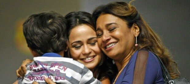 Morena volta ao Brasil e reencontra a família Morena volta ao Brasil e reencontra a família