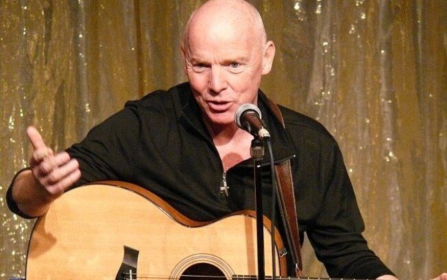 Morre cantor e compositor da balada romântica "I Should Have Known Better" Morre cantor e compositor da balada romântica "I Should Have Known Better"