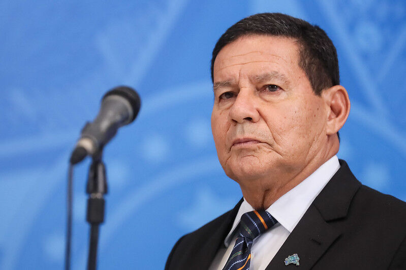 Mourão defende ‘autogolpe’ em caso de anarquia Mourão defende ‘autogolpe’ em caso de anarquia