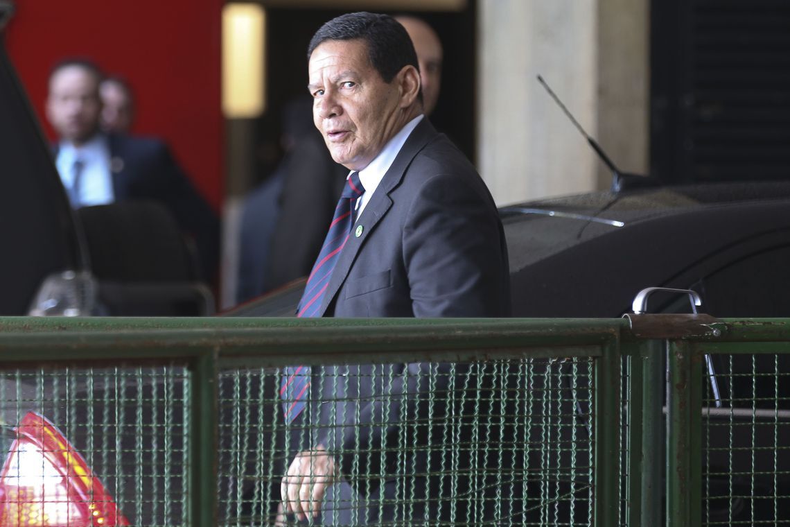 ALPB aprova título de cidadão paraibano para o vice-presidente Hamilton Mourão ALPB aprova título de cidadão paraibano para o vice-presidente Hamilton Mourão